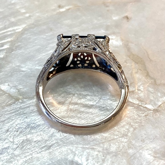 Impressive Vintage Filigree Sterling Silver and Deep Blue Sapphire Ring - Picture 4 of 5